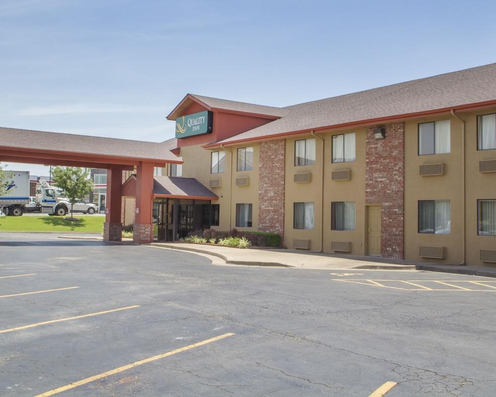 Quality Inn Broken Arrow - Tulsa Buitenkant foto